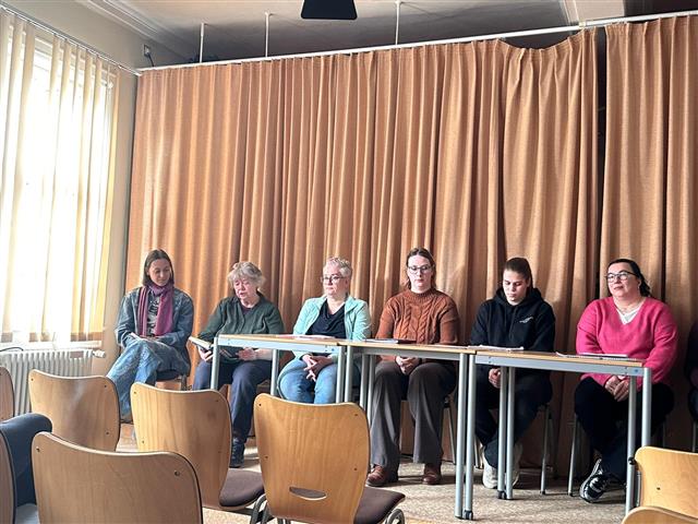 Gemischtes Frauen-Team zur Lesung in der Meininger VHS