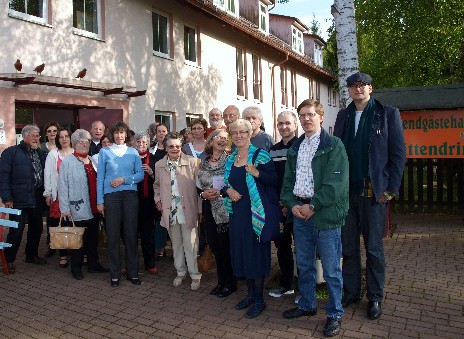Die Teilnehmer vor dem Jugendgästehaus